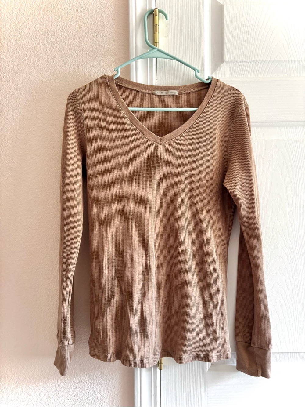 Active USA Ribbed V-Neck Long Sleeve Brown Thermal Top L